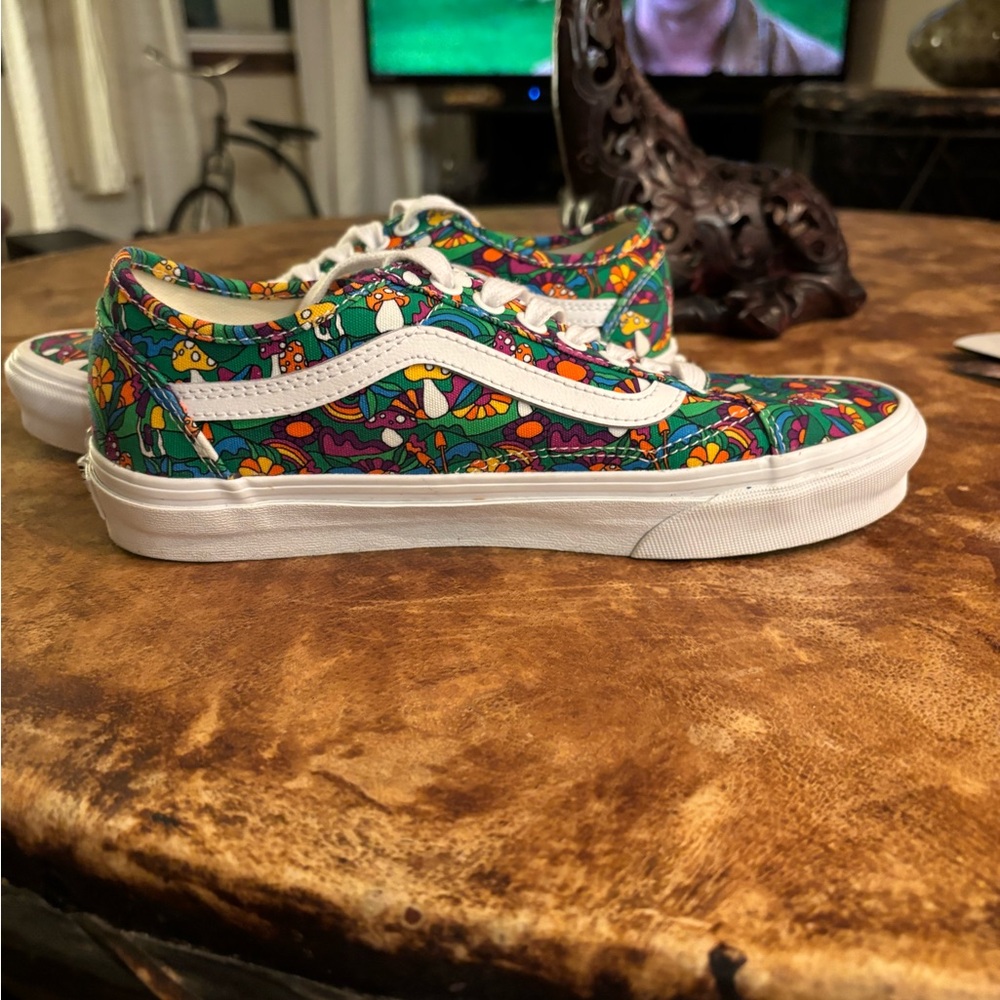 Vans - Picture 2 of 7
